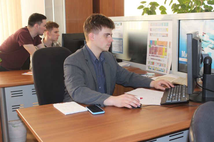 В ОДК-УМПО студенты «Крыльев Ростеха» получают практические навыки профессии конструктора