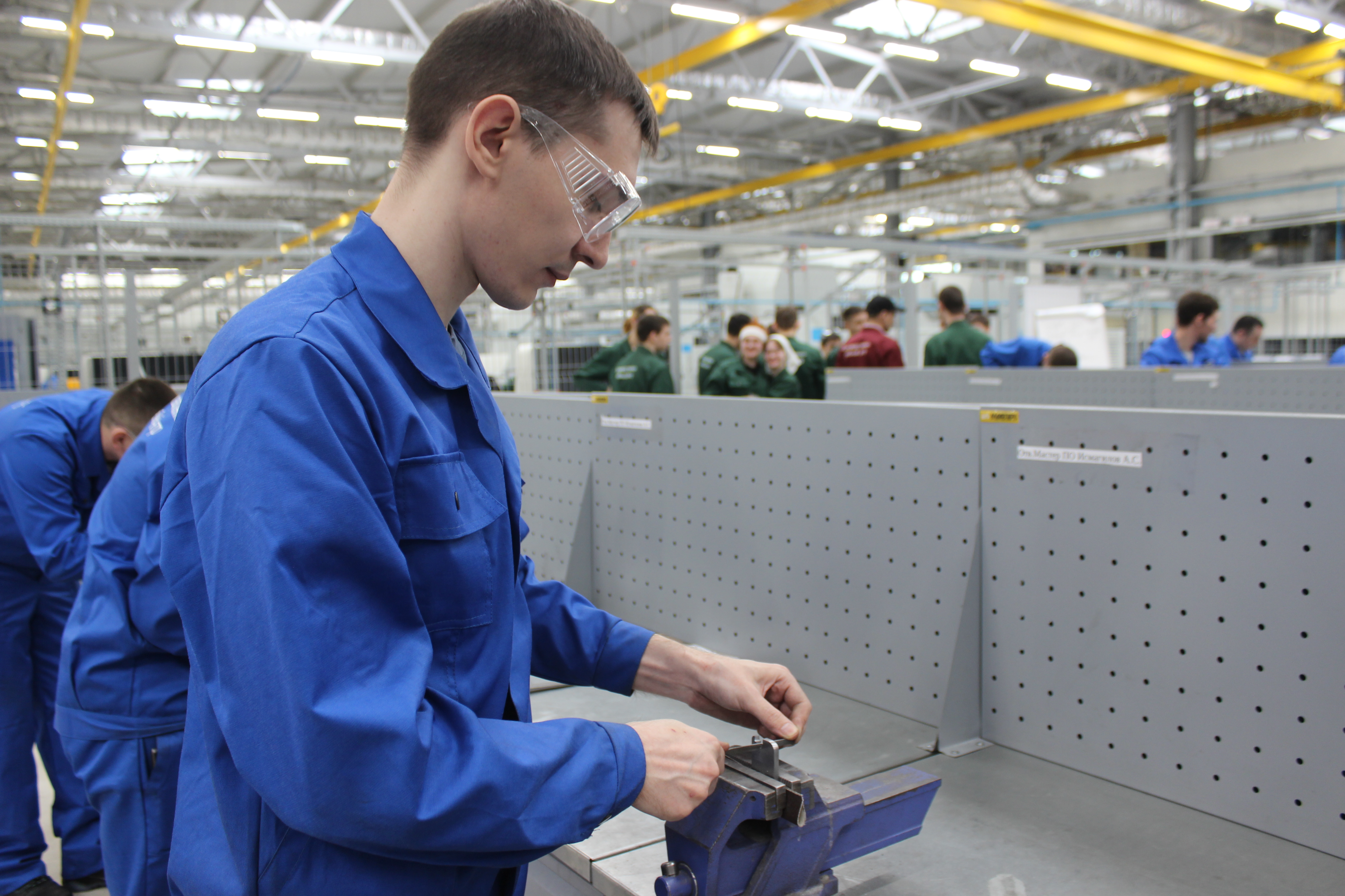 В ОДК-УМПО готовят специалистов с навыками по пяти востребованным рабочим профессиям