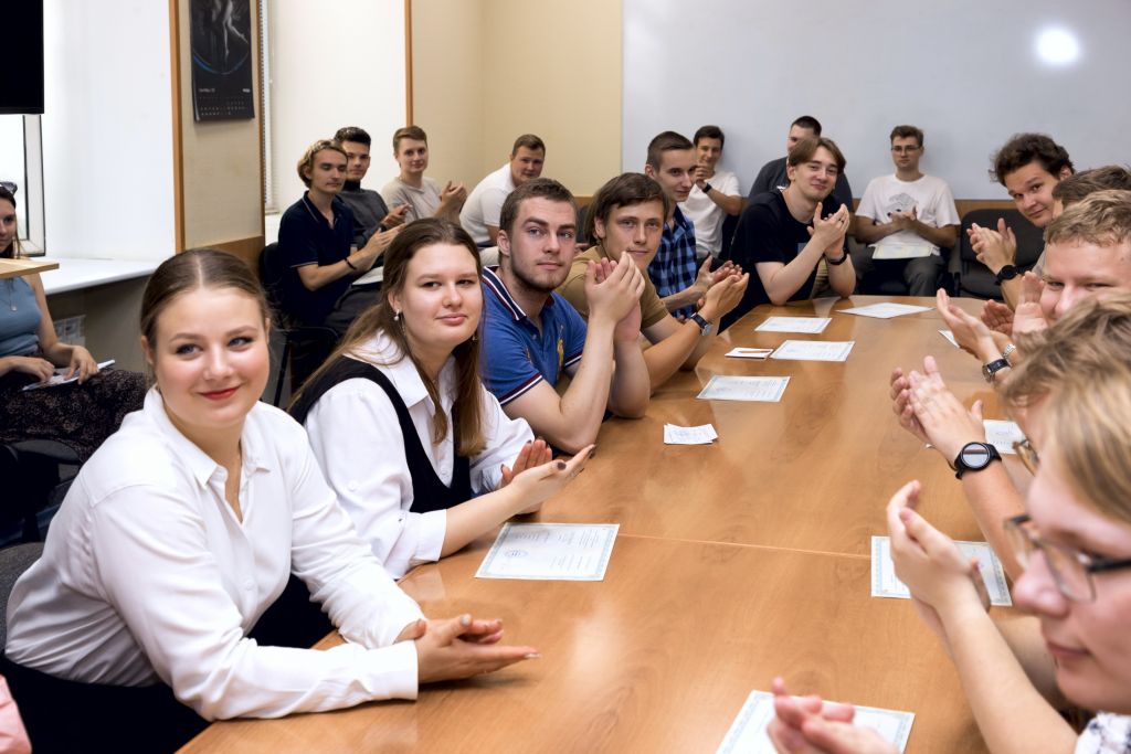 2_Студенты 3 курса профессионально-образовательного трека «Крылья Ростеха».jpg