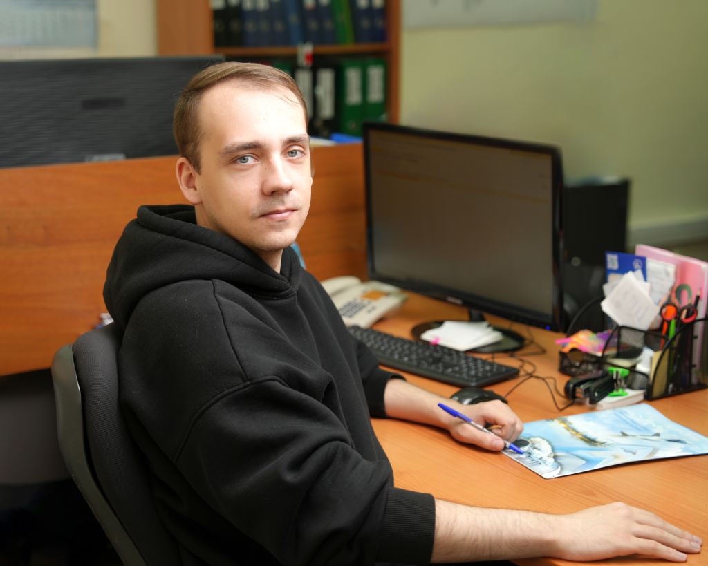 Выпускник Крыльев Ростех за работой в ОКБ им. А. Люльки.jpg