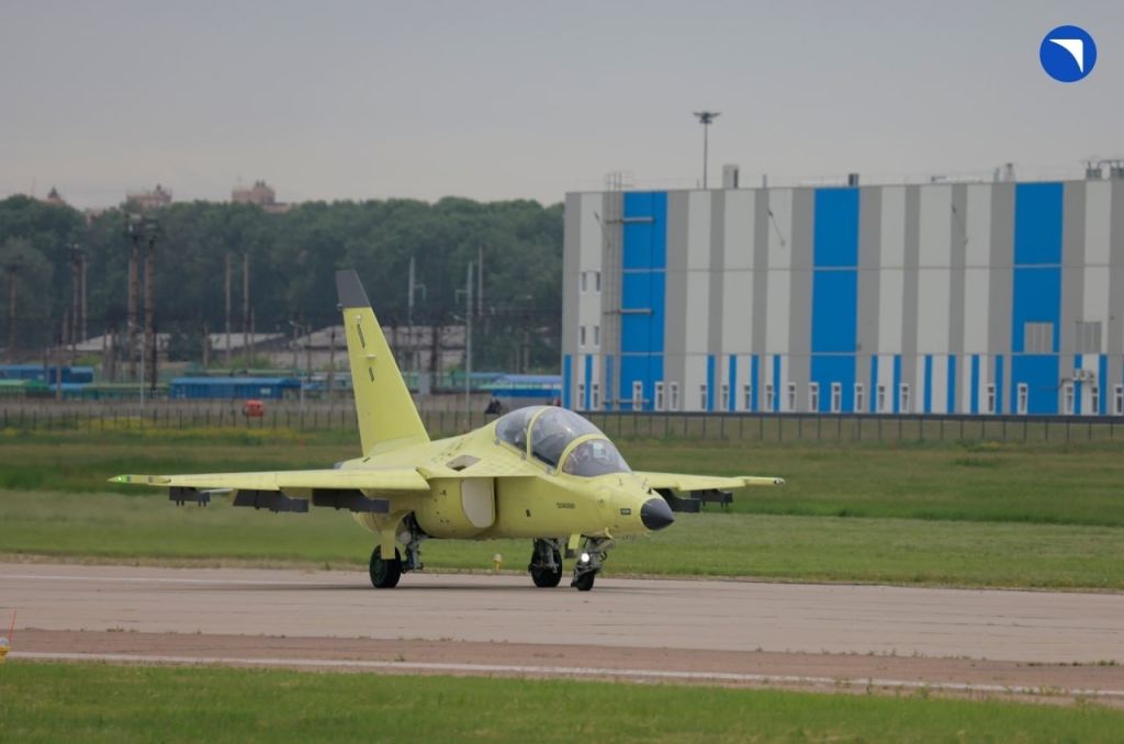 Самолет Як-130М оснащен двигателем АИ-222-25 производства Объединенной двигателестроительной корпорации.jpg