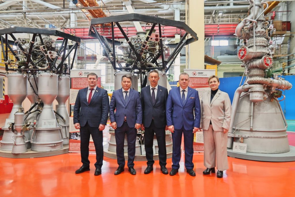Руководители региона посетили самарское предприятие ОДК-Кузнецов в преддверии Дня космонавтики.jpg