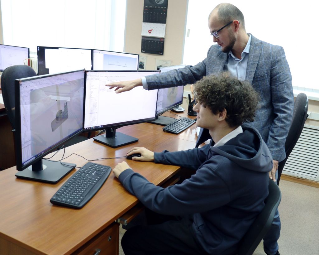 Выполнение расчетов ответственных деталей авиадвигателей