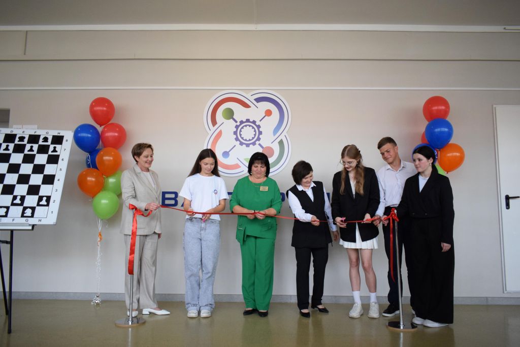 1_Момент торжественного перерезания ленточки.jpg
