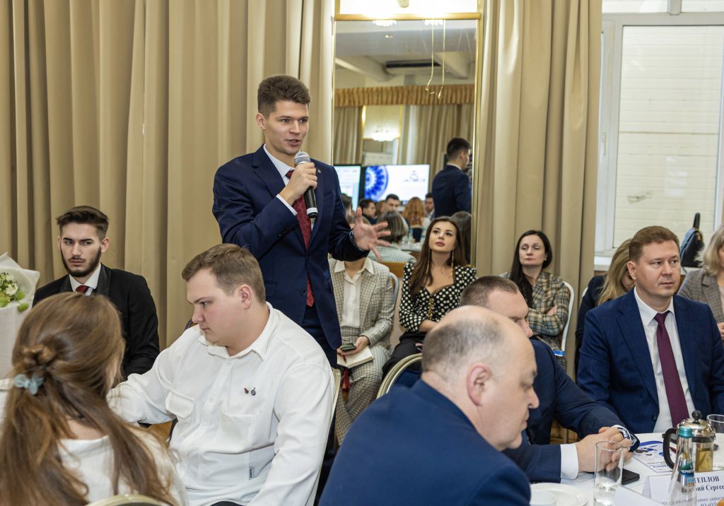 Более 50 студентов «Крыльев Ростеха» стали участниками встречи в руководством ростеха и ОДК.jpg