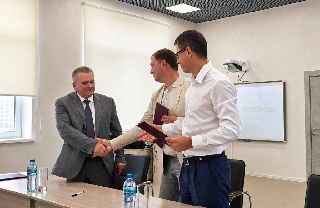Подписи под документом поставили руководители ОДК-Кузнецов, ОЦ Южный город и СамГТУ.jpg Подписи под документом поставили руководители ОДК-Кузнецов, ОЦ Южный город и СамГТУ.jpg
