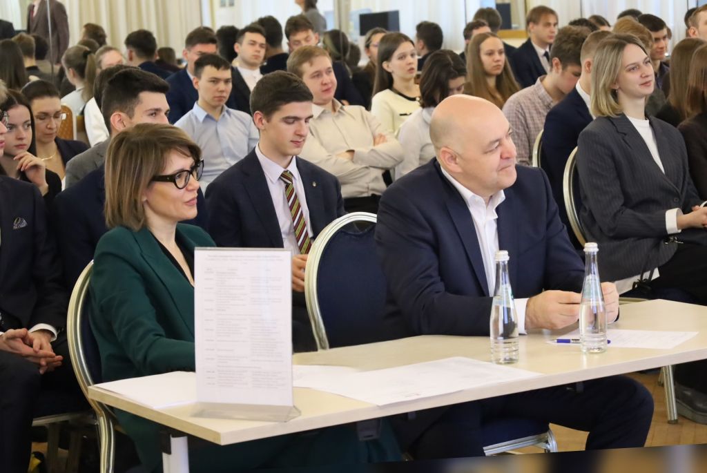 Студенты технических вузов и победители конкурса научных стипендий встретились с руководством ОДК.jpg