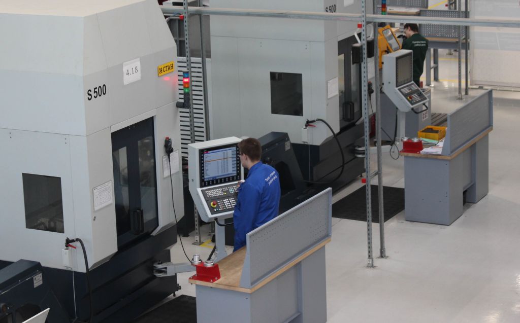 Выпускники Производственно-учебного центра Ростеха на базе ОДК-УМПО уже приступили к работе в цехах предприятия.JPG