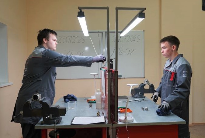 Студенты-целевики успешно получат свидетельство о квалификации «Слесарь-сборщик авиационных двигателей и агрегатов».jpg Студенты-целевики успешно получат свидетельство о квалификации «Слесарь-сборщик авиационных двигателей и агрегатов».jpg