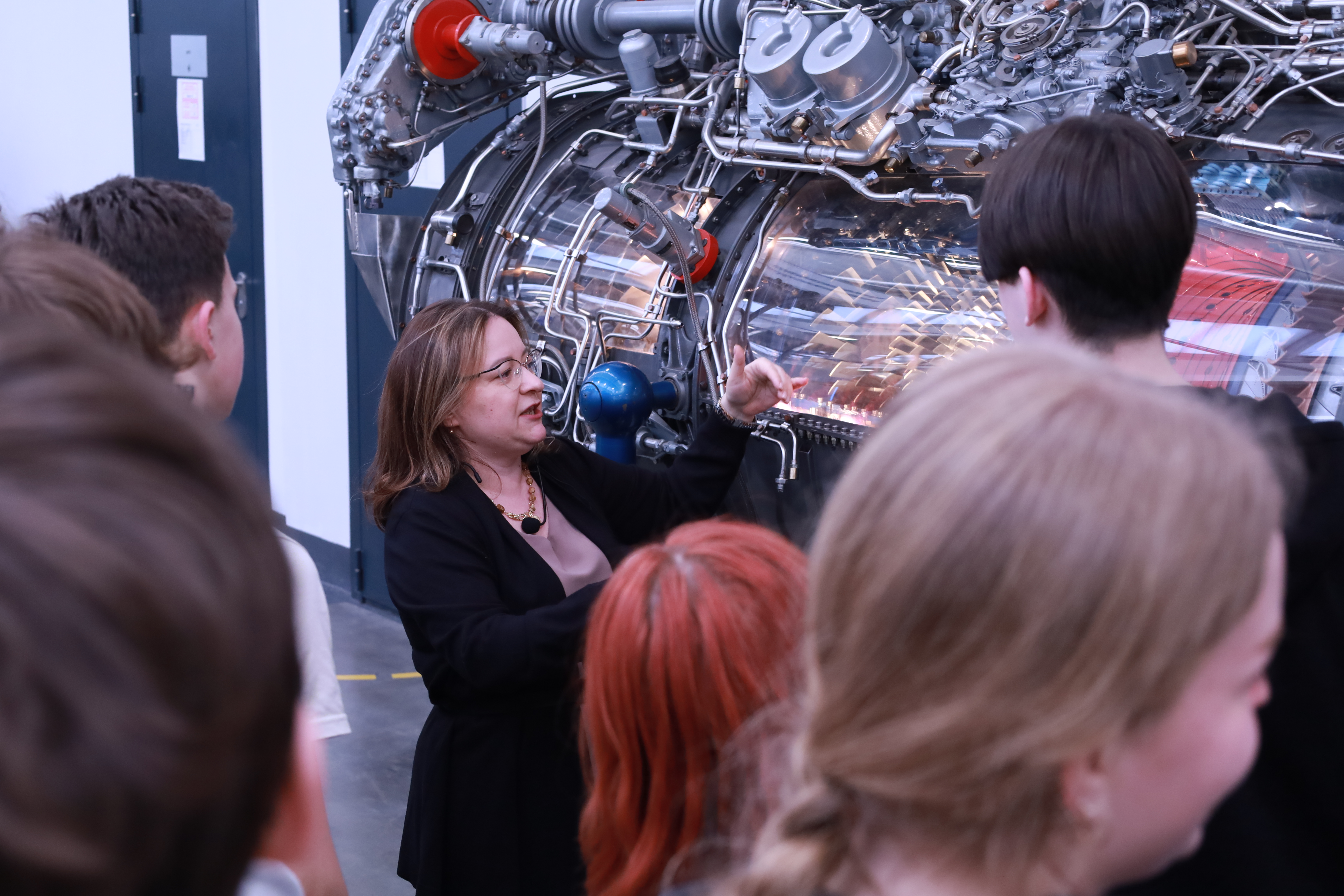 На ОДК-Салют участники проекта «Больше, чем путешествие» узнали о создании авиадвигателей 