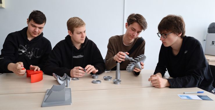 Московские предприятия ОДК провели «Неделю без турникетов» для школьников