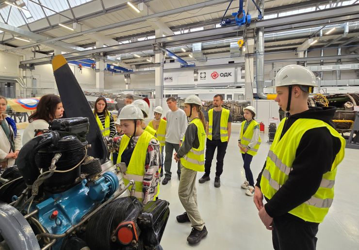 На предприятии ПК «Салют» белгородские школьники познакомились с производством авиадвигателей