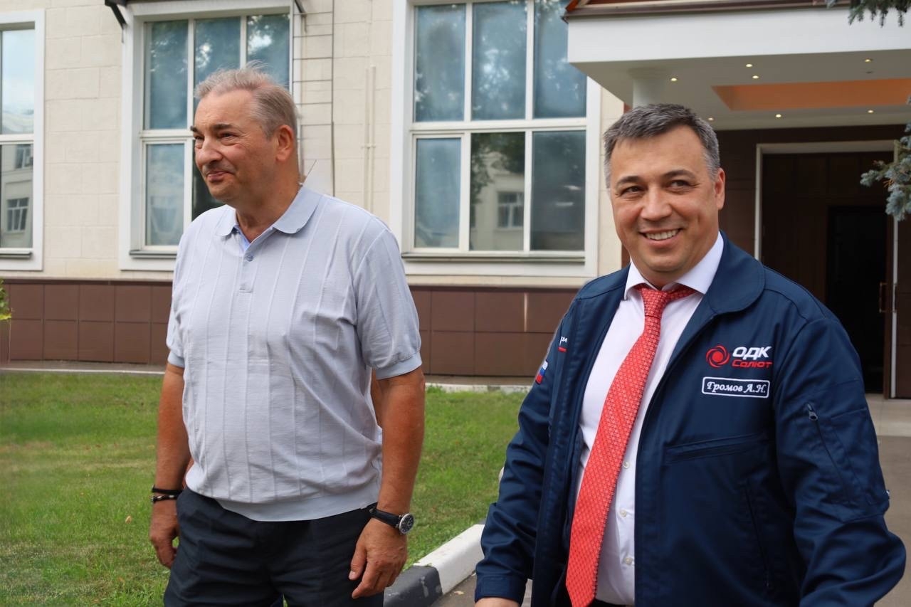Легендарный хоккеист Владислав Третьяк познакомился с созданием двигателей на ОДК-Салют 